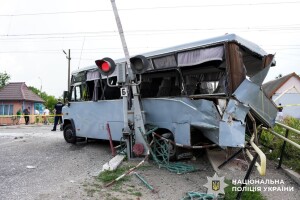 У швидкісний потяг врізалася… маршрутка з пасажирами