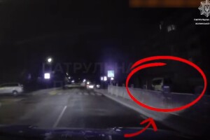 На Волині в комендантську годину водій залишив авто і утікав від патрульних
