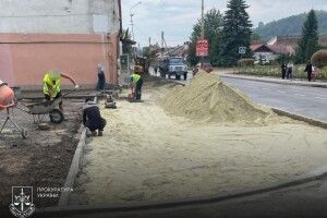 На Львівщині заступник командира перетворив бійців на будівельників