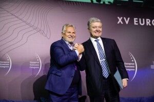 Кваснєвський і Порошенко застерігають від заморожування війни в Україні: «має бути повна депутінізація Європи та світу»