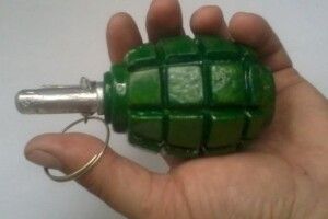 Залякування? У Луцьку біля квартири залишили «гранату» і бензин