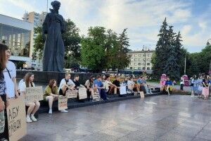 Молодь Волині протестує – і Зеленський дає задню