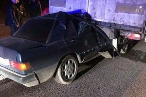 На Рівненщині легковик в'їхав під причіп вантажівки: водій у реанімації