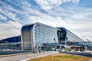 У аеропорту Львова заявили про готовність до відновлення польотів