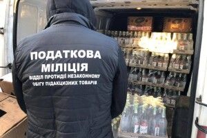 Податкова міліція Волині затримала автомобіль з партією «бодяжного» алкоголю