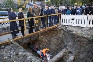 Купа начальства й один робітник. Фото з Кличком розвеселило мережу
