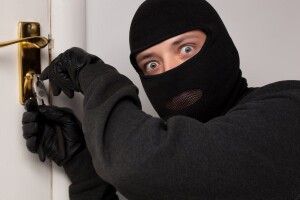 У Луцьку поліція затримала зловмисників, які незаконно проникли у житло