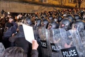 Порошенко закликав грузинську владу повернутись на шлях європейських демократичних цінностей
