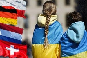 Українцям за кордоном продовжать статус тимчасового захисту 