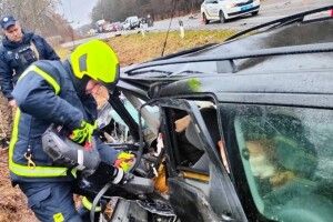 Водія вирізали з авто: подробиці ДТП на Волині (Фото)
