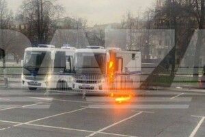 У центрі москви в автомобіль ОМОНу прилетів «коктейль Молотова»