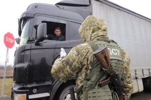 Повертаючись з Польщі українець приховав товару на 700 тисяч гривень (Фото)