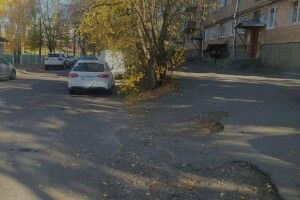 Жителі Луцька скаржаться на благоустрій двору