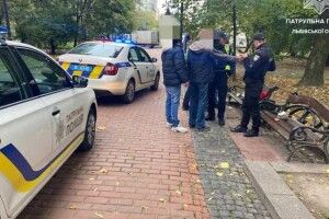 Стрілянина серед білого дня: чоловік дістав пістолет посеред парку