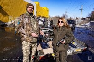 Волонтерка з Волині возить важливі вантажі туди, куди доїжджають одиниці