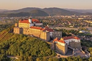 Відчути архітектуру: у Мукачеві створять тактильні копії п'яти історичних локацій