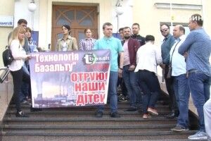 У Луцьку вміст фенолу і формальдегіду в повітрі  перевищує допустимі норми у 2-3 рази