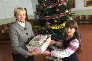 Подарунки з-за океану для камінь-каширської дітвори