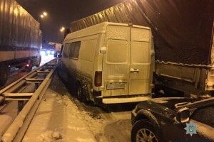 Біля Горбакова – два ДТП із сімома розбитими автівками