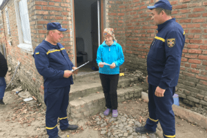 Рятувальники Волині взялися нагадувати селянам про пожежну безпеку взимку