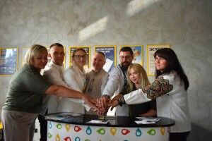 В обласному центрі Волині відбулося урочисте спецпогашення поштової марки «Ми чекаємо! We await!»