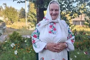 У поліщучки Ніни Поліщук оселя –  у вишивках, душа зіткана з пісень, а серце сповнене чеканням сина з війни