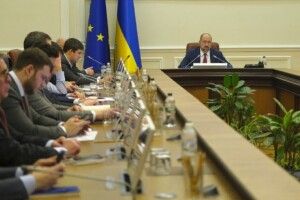 Кабмін передав на дороги 62 мільйони передбачених на лікування онкохворих