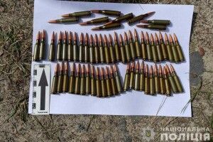 На Волині у 49-річного скутериста виявили повний рюкзак набоїв