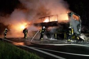 У Малопольському воєводстві на сході Польщі вщент згорів рейсовий автобус, що прямував з Києва до Праги (фото)