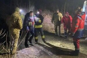 Ухилянти 11 годин просиділи на дереві посеред річки: їх виявили прикордонники