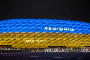 Стадіон німецької «Баварії» висвітлили синьо-жовтими кольорами на підтримку України