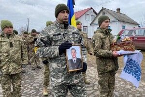 Герої не вмирають: Рівненщина плакала за молодим захисинком (Фото)