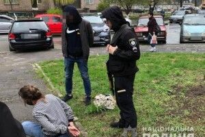 На Рівненщині жінка вдарила поліцейську пляшкою по голові