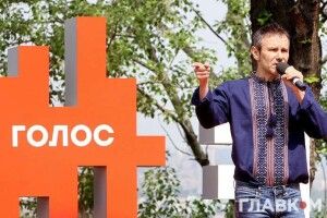 «Голос» Вакарчука підспівує Зеленському. Перший скандал на місцевих виборах 