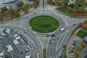 У Луцьку біля Північного ринку завершують роботи з облаштування кільцевої розв’язки (Відео)