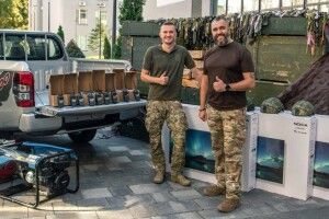 Все для контрнаступу: Порошенко передав чергову партію техніки на фронт