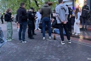Затримав батько дівчини: у центрі Луцька чоловік чіплявся до неповнолітньої (Фото)