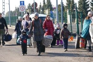 Кабмін змінив правила перетину кордону українцями