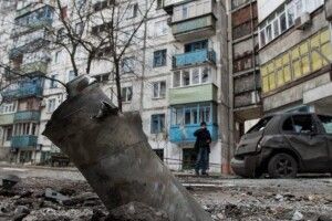 Злочин путінського режиму не має терміну давності – Порошенко вшанував жертв обстрілів Маріуполя