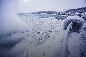 У США Ніагарський водоспад замерз – майже...