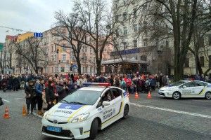 У Києві патрульні катали дітлахів на своїх автівках