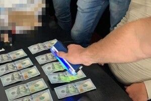 Мера волинського міста, якого спіймали на хабарі, відсторонили від посади