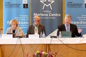 Захід має перестати намагатися «не ображати Путіна» – Порошенко на безпековій конференції у Швеції