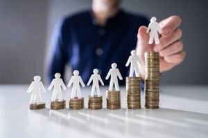 В Україні вчителям планують підвищити зарплати