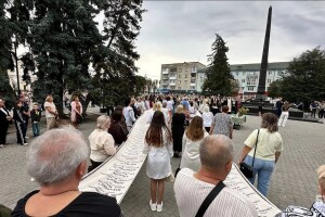 Найстарішим волинським містом пронесли 72-метровий «Рушник Пам’яті»