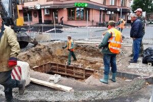 Обвал труби: «Луцькводоканал» усуває аварійну ситуацію на глибині 6 метрів