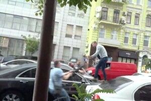 Суд постановив допитати Трубу і Портнова у справі нападу на Порошенка