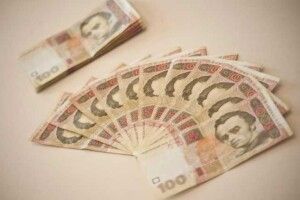 В Україні збільшать мінімалку до 7 700 гривень