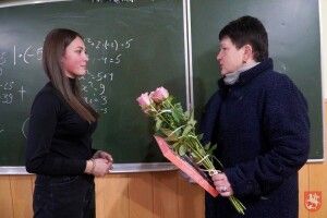 У місті на Волині привітали з днем народження дочку загиблого Героя