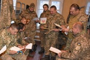«На Волинь – Героям!» – так підписали ящик з подарунками для військових школярі з Вінниччини